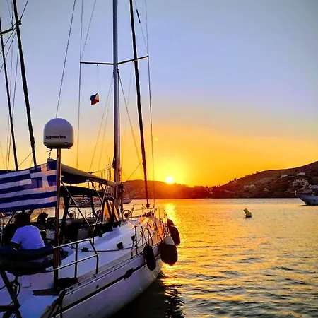 Yacht Front - No 3 Apartment Chora (Ios)