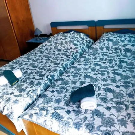 Apartment Yacht Front - No 3 *