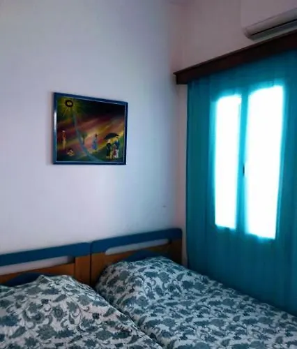 Yacht Front - No 3 *